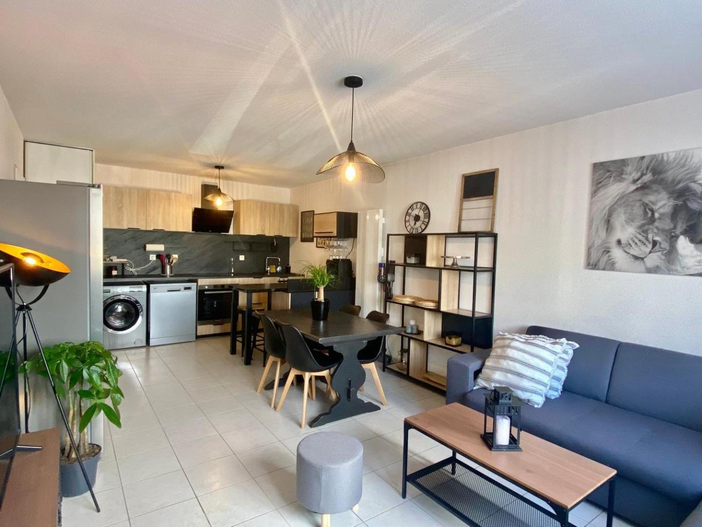 La Coquille: Bright, Cozy, 3 Min From Parc Expo Apartment *