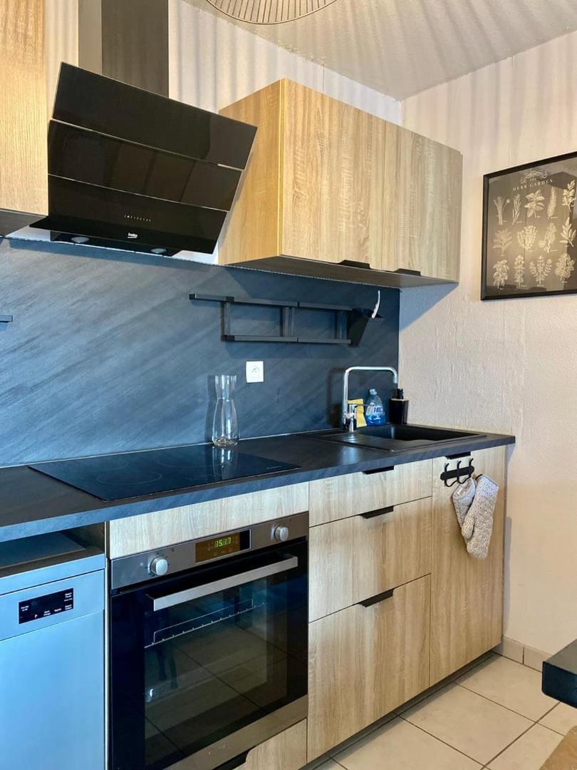 La Coquille: Bright, Cozy, 3 Min From Parc Expo Apartment Poitiers