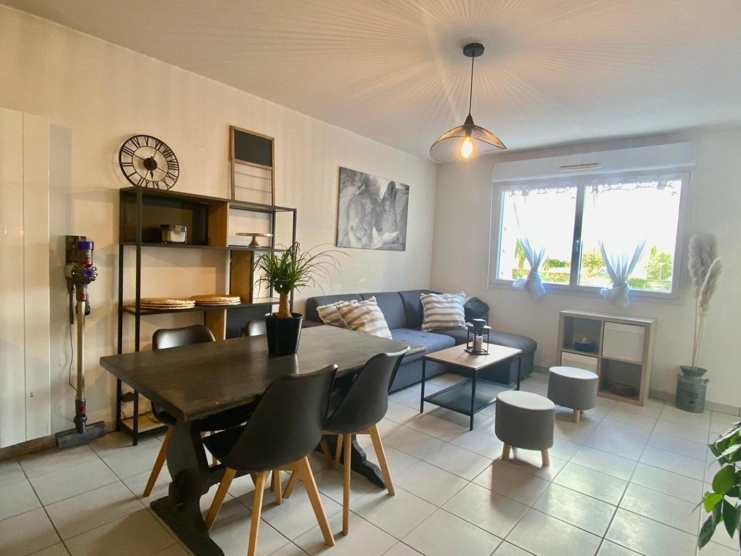La Coquille: Bright, Cozy, 3 Min From Parc Expo Poitiers